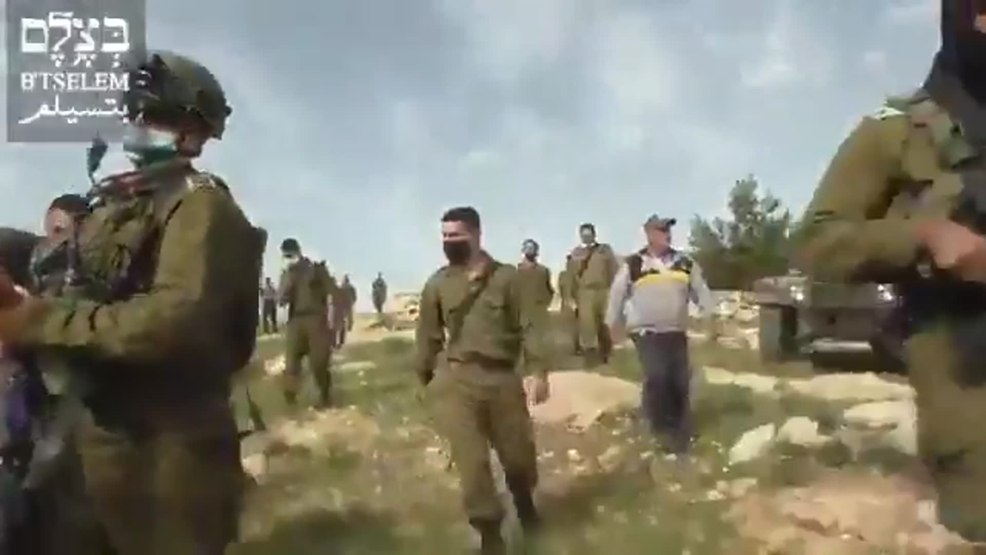 Israeli forces arrest 5 Palestinian children gathering wild plants near Havat Ma'on settlement